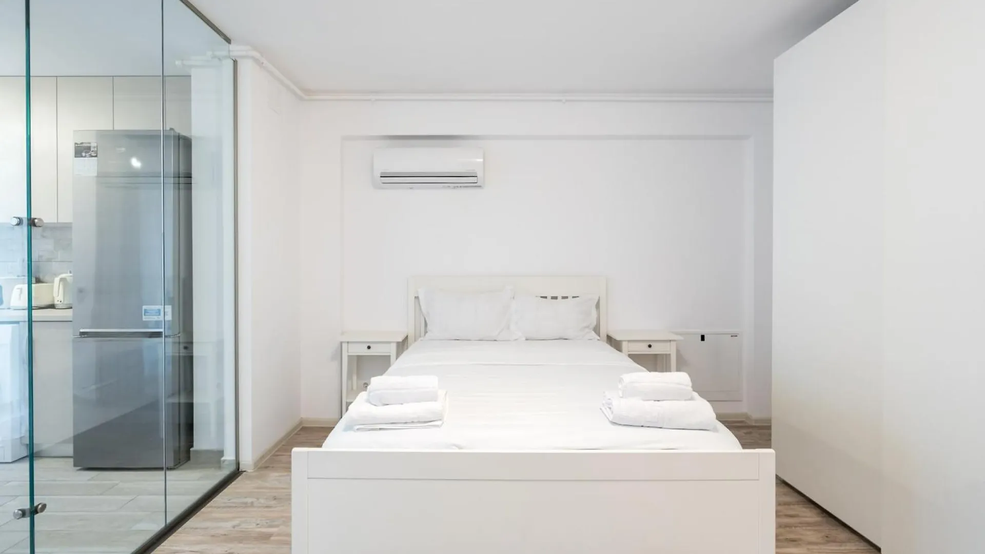 Kondo 9 - Stylish Studio In Roka Residence Bucharest