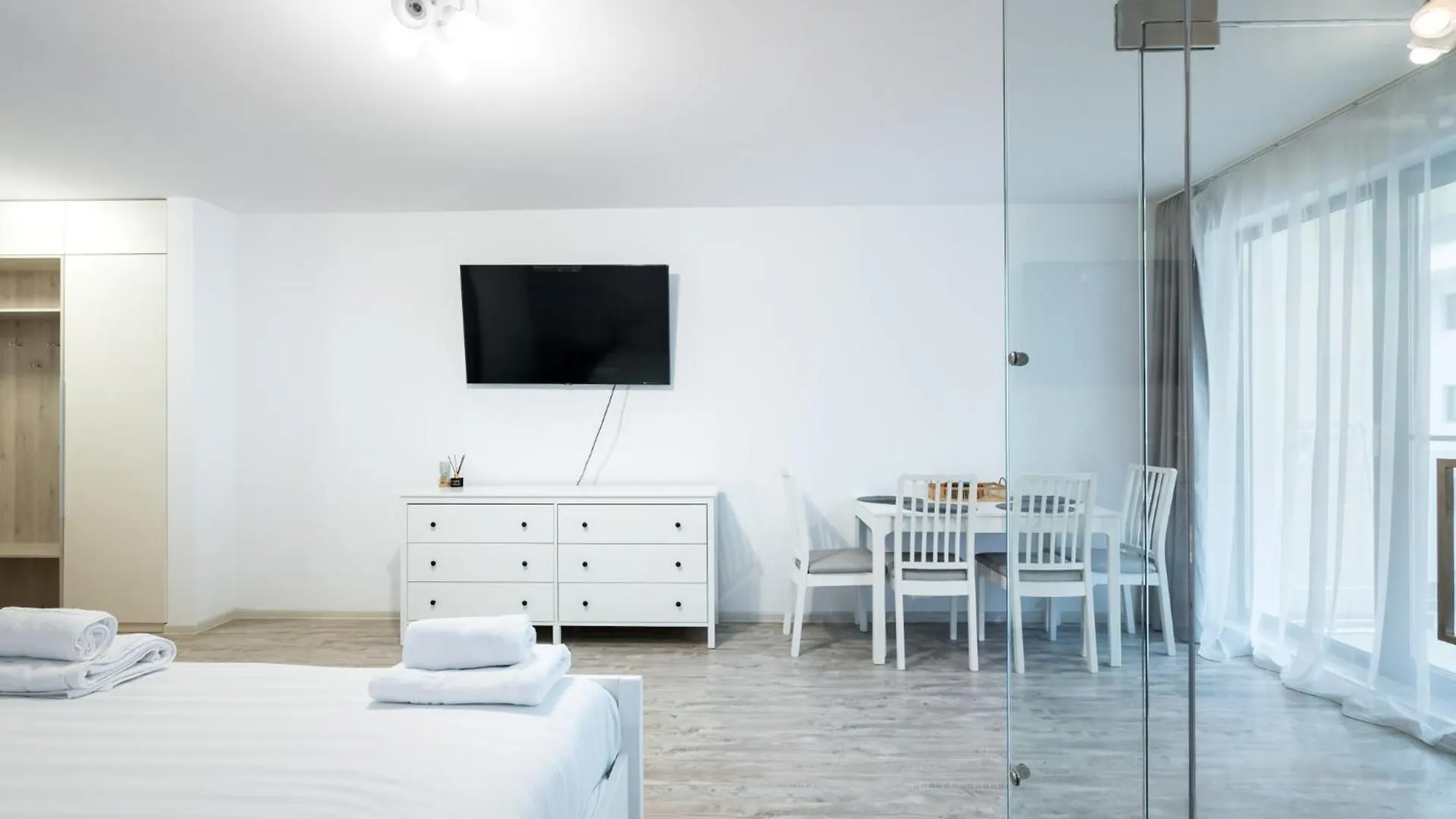 Kondo 9 - Stylish Studio In Roka Residence Bucharest 0*,  Romania
