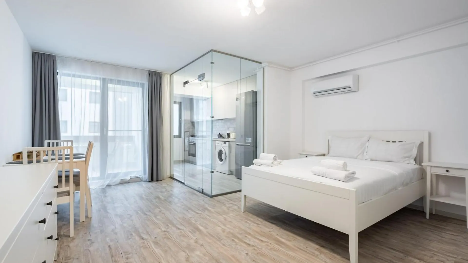 Kondo 9 - Stylish Studio In Roka Residence Bucharest 0*,