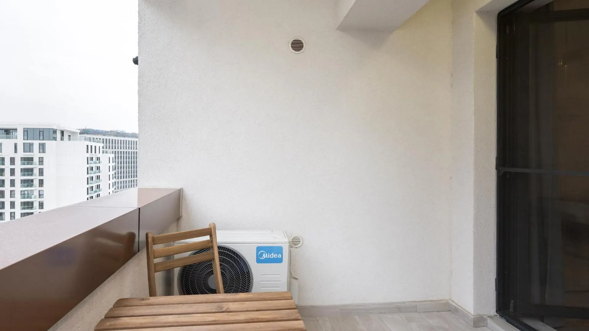 Kondo 9 - Stylish Studio In Roka Residence Bucharest Romania