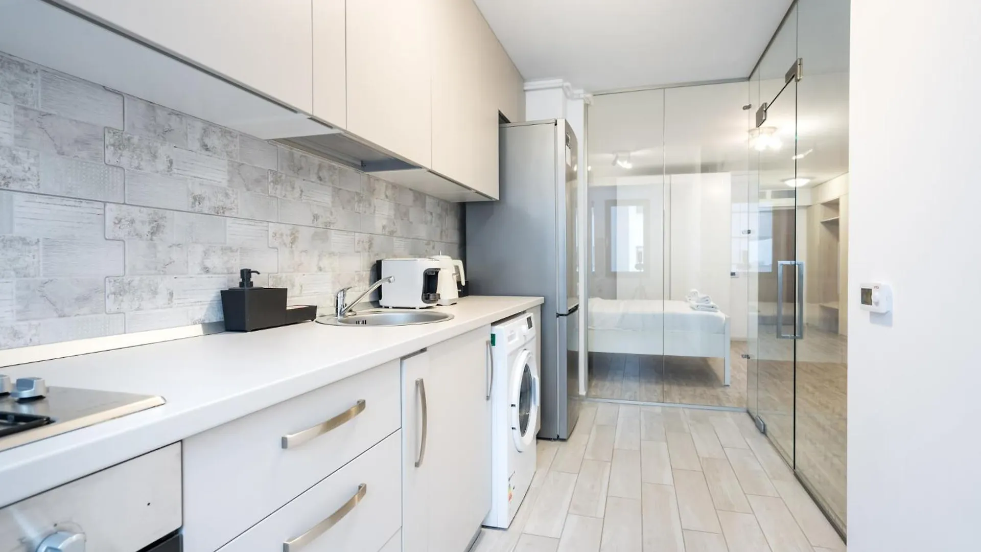 Kondo 9 - Stylish Studio In Roka Residence Bucarest