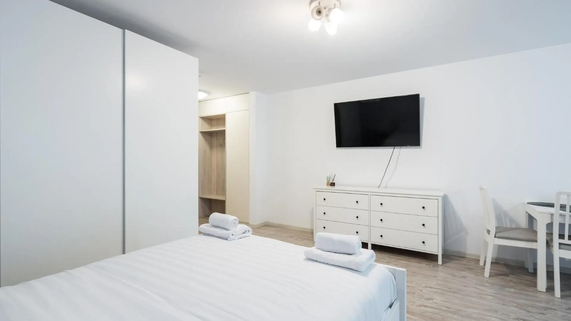 Kondo 9 - Stylish Studio In Roka Residence Bucharest